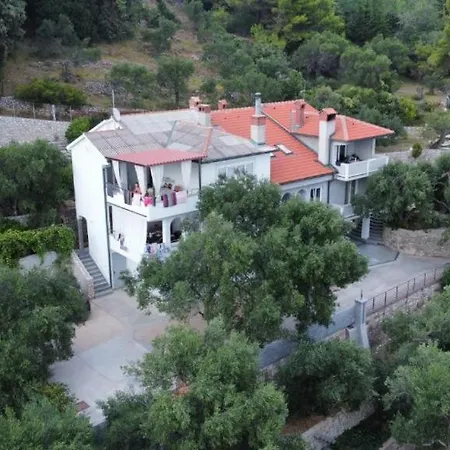 Ribaricevi Dvori *